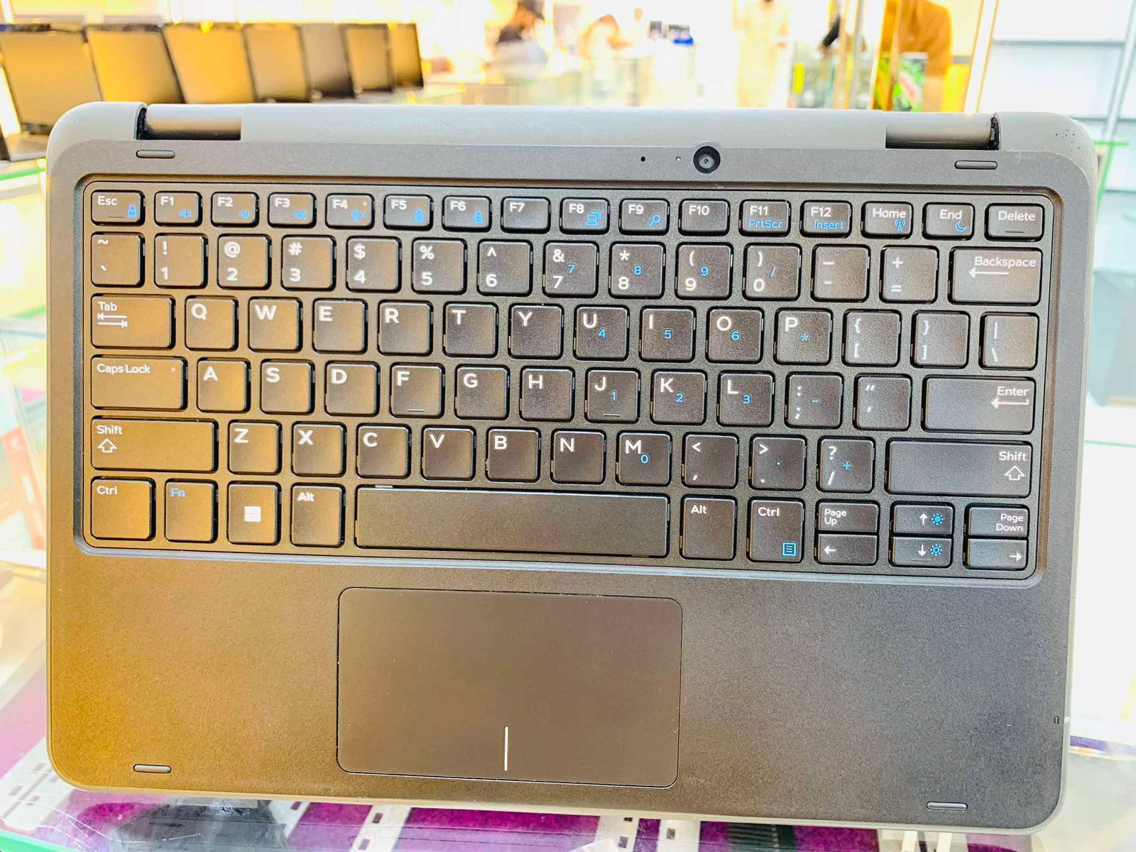 Dell Latitude 3189